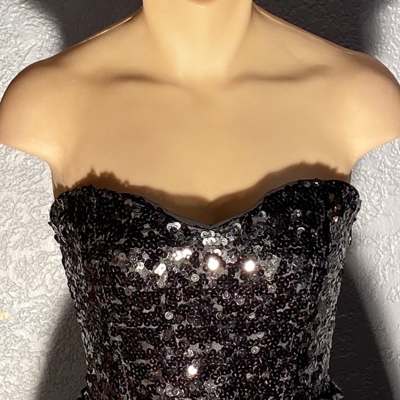 URBAN OUTFITTERS - NWT - romper shorts: sequins, mesh, zip, stretch back - S - Picture 3 of 16